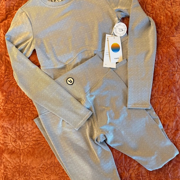 Vuori Pants - Vuori Silver Shimmer Leggings & Top Set